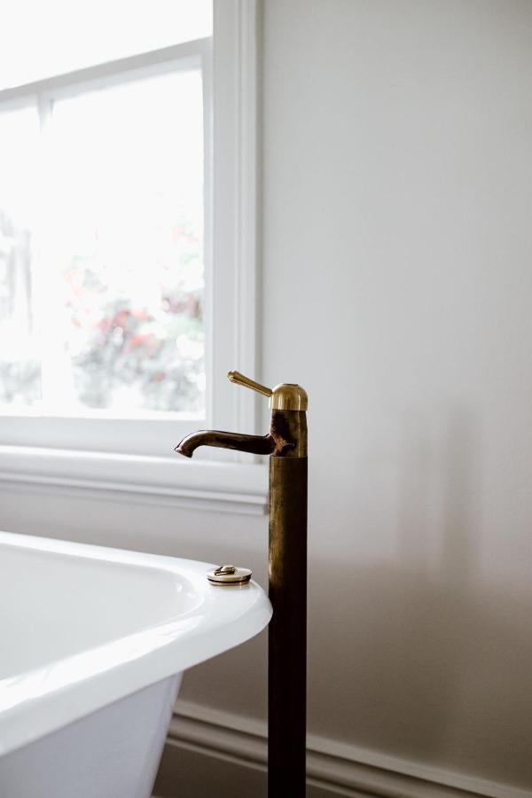 The Postman's - Hinterland Luxury * Montville